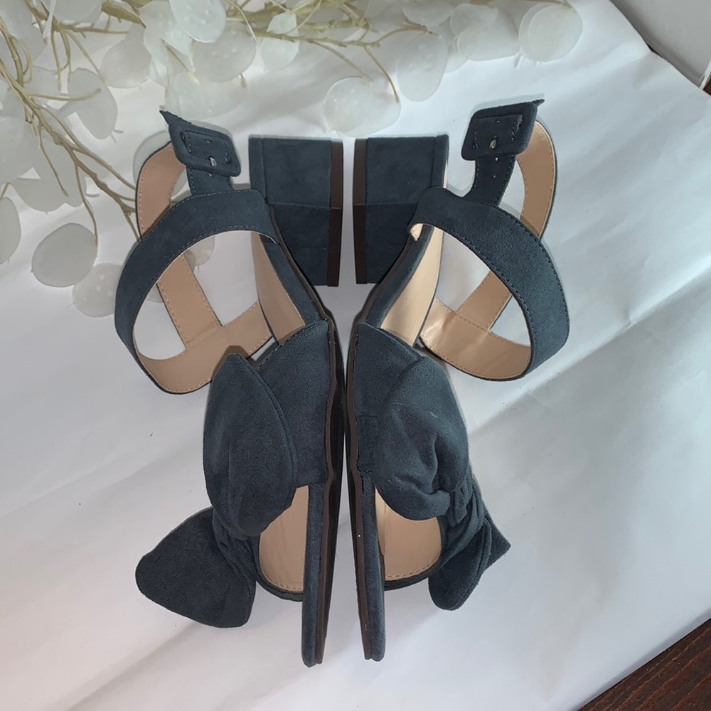 Ann Taylor Low Block Sandals Size 8M (fit 8.5) EUC